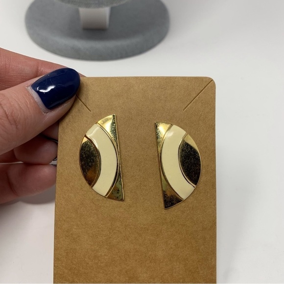 Vintage Gold Tone with White Swirl Half Moon Stud Earrings - Picture 5 of 7